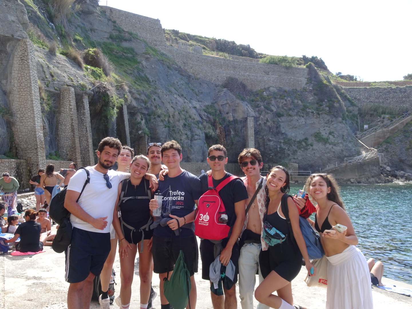Grupo de Earth Explorers en la naturaleza